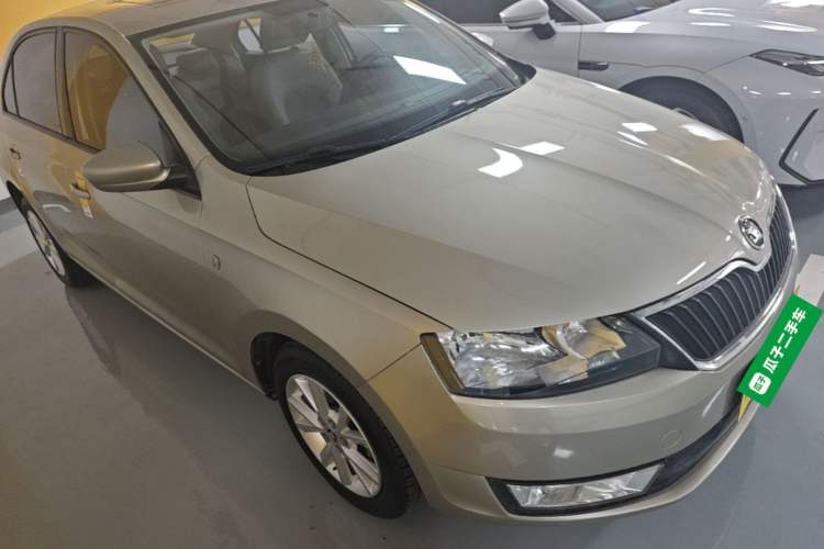 Used Skoda Rapid 2016 1.6L Manual Trend Edition Front Right 45 Deg