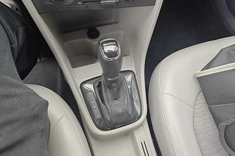 Used Skoda Rapid 2016 1.6L Automatic Chuanxing Edition Gear Lever