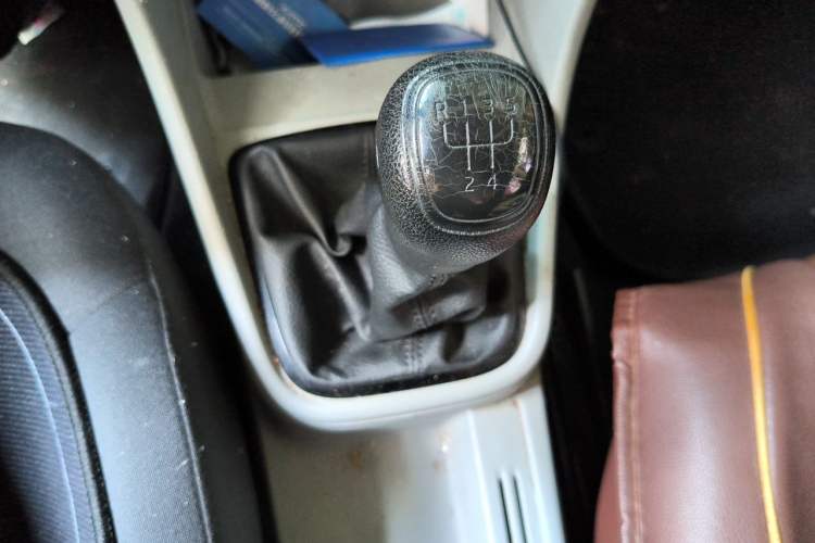 Used Skoda Rapid 2016 1.6L Manual Front-Wheel-Drive Version Gear Lever