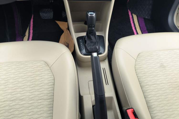 Used Skoda Rapid 2016 1.6L Automatic Chuanxing Edition Gear Lever