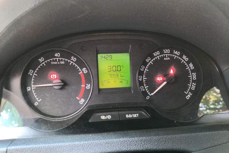 Used Skoda Rapid 2016 1.6L Manual Front-Wheel-Drive Version Instrument Cluster