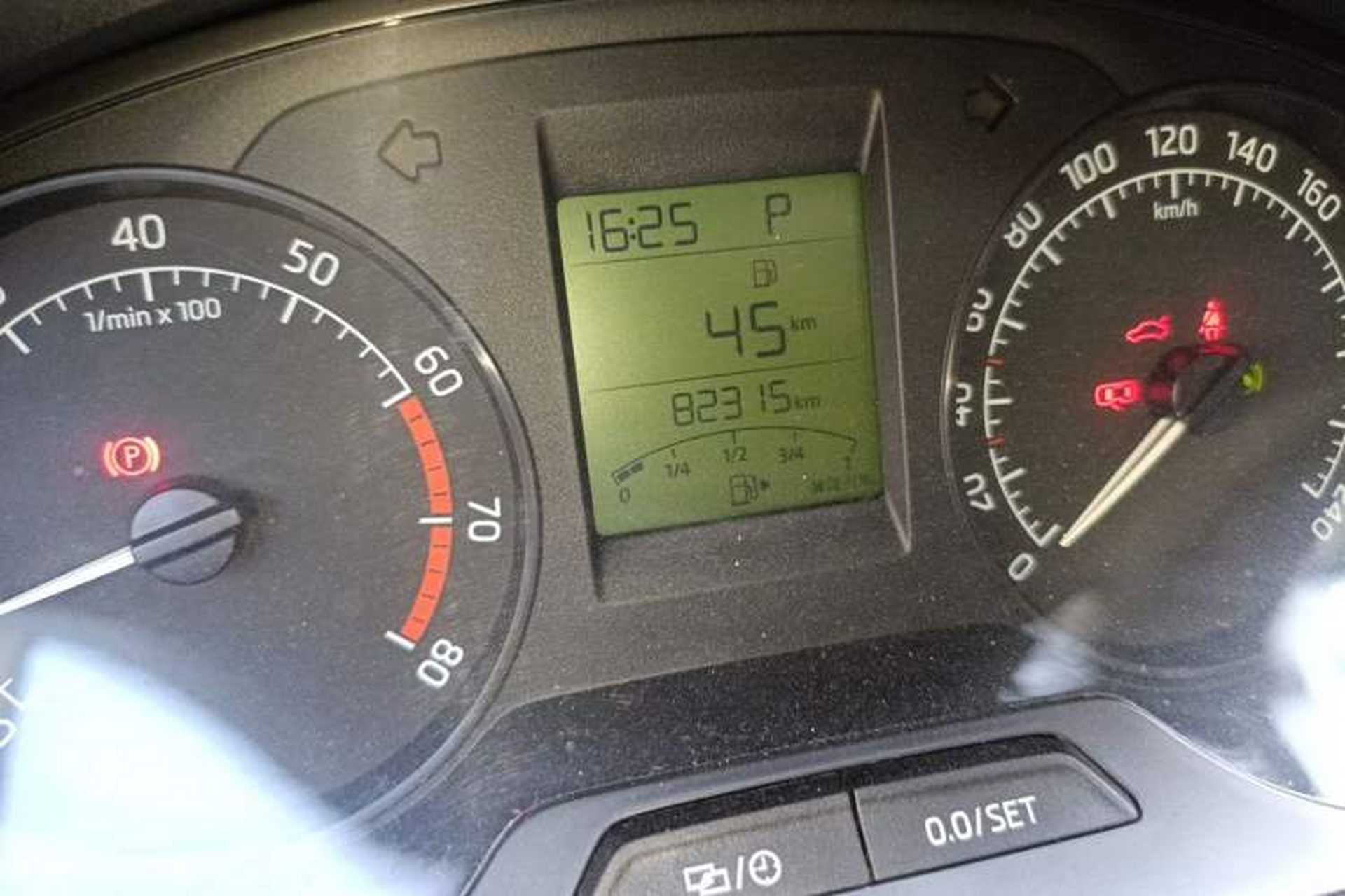 Used Skoda Rapid 2016 1.6L Automatic Chuanxing Edition Odometer Close Up