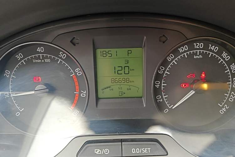 Used Skoda Rapid 2016 1.6L Automatic Chuanxing Edition Odometer Close Up