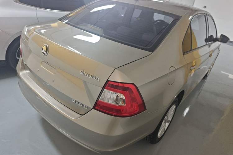 Used Skoda Rapid 2016 1.6L Manual Trend Edition Rear Right 45 Deg
