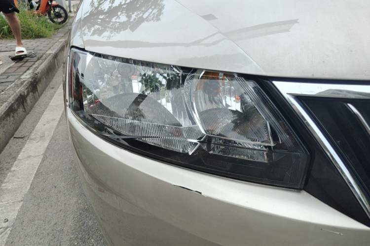 Used Skoda Rapid 2016 1.4L Manual Front-Wheel Drive Model Right Front Headlight