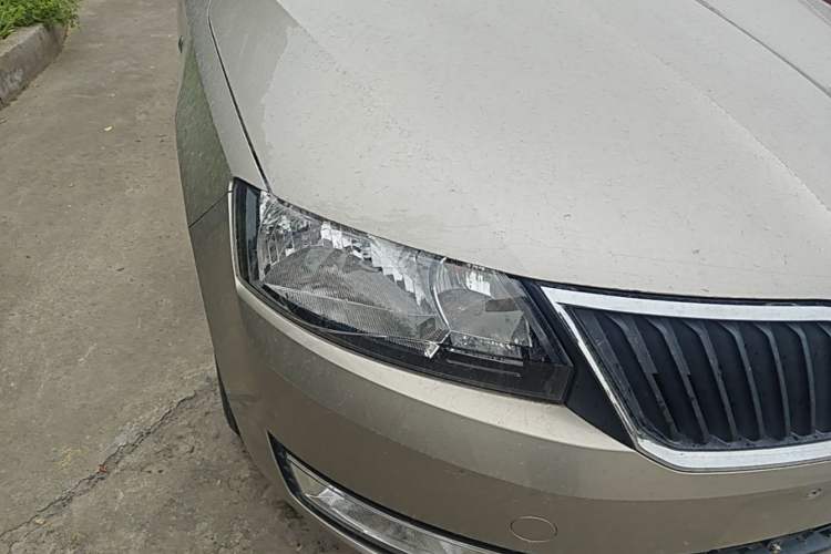Used Skoda Rapid 2016 1.6L Automatic Chuanxing Edition Right Front Headlight