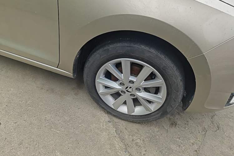 Used Skoda Rapid 2016 1.6L Automatic Chuanxing Edition Right Front Wheel Hub