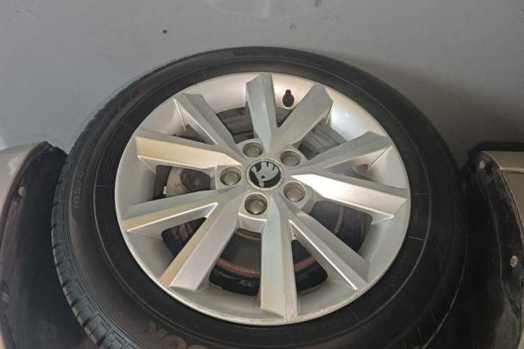Used Skoda Rapid 2016 1.6L Manual Trend Edition Right Rear Wheel Hub