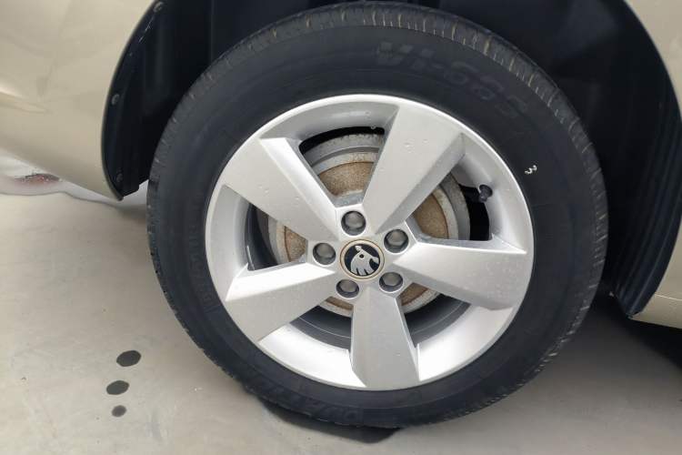 Used Skoda Rapid 2016 1.6L Automatic Chuanxing Edition Right Rear Wheel Hub