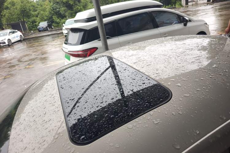Used Skoda Rapid 2016 1.6L Automatic Chuanxing Edition Roof