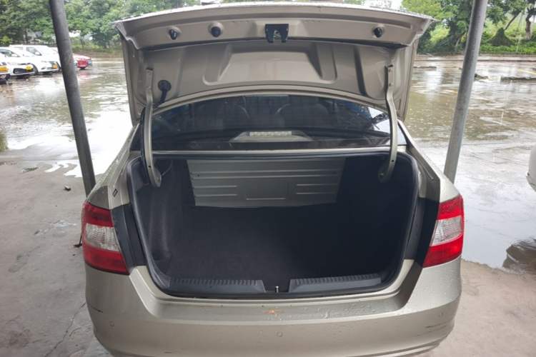 Used Skoda Rapid 2016 1.6L Automatic Chuanxing Edition Trunk