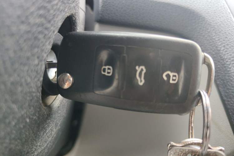 Used Skoda Rapid 2016 1.4L Manual Front-Wheel Drive Model Vehicle Key