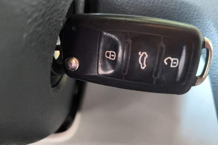Used Skoda Rapid 2016 1.6L Manual Front-Wheel-Drive Version Vehicle Key