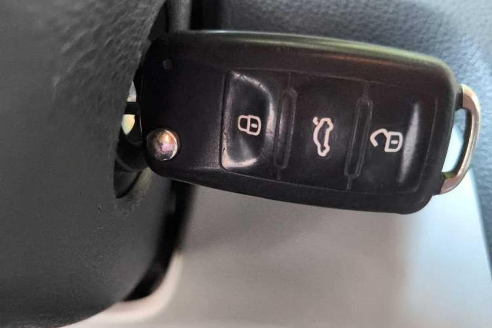 Used Skoda Rapid 2016 1.6L Manual Front-Wheel-Drive Version Vehicle Key