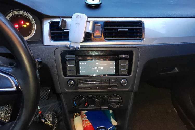 Used Skoda Rapid 2018 1.6L Automatic Comfort Edition Audio And AC Panel