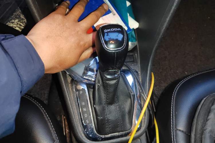 Used Skoda Rapid 2018 1.6L Automatic Comfort Edition Gear Lever