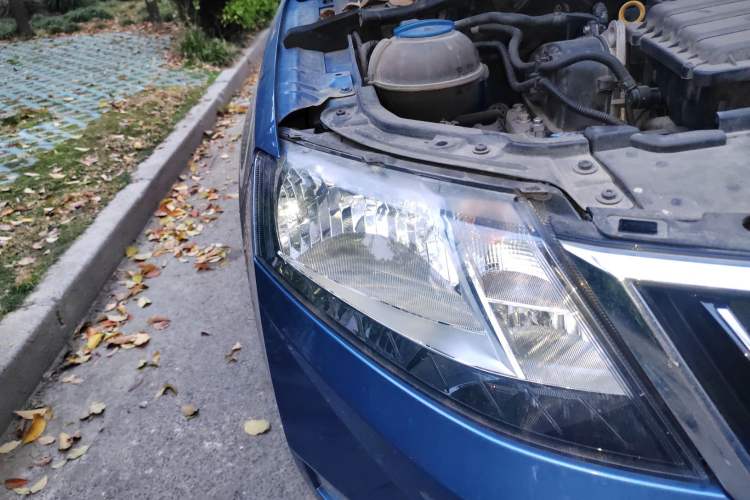 Used Skoda Rapid 2018 1.6L Automatic Comfort Edition Right Front Headlight