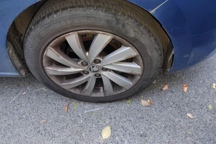 Used Skoda Rapid 2018 1.6L Automatic Comfort Edition Right Front Wheel Hub