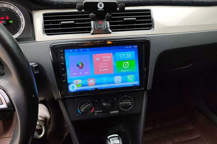 Used Skoda Rapid 2018 1.6L Automatic Comfort Edition Audio And AC Panel