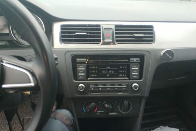 Used Skoda Rapid 2018 1.6L Automatic Comfort Edition Audio And AC Panel