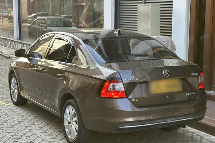 Used Skoda Rapid 2018 1.6L Manual Comfort Edition Exterior 3