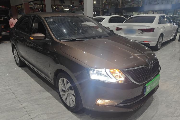 Used Skoda Rapid 2018 1.6L Automatic Comfort Edition Front Right 45 Deg