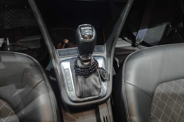 Used Skoda Rapid 2018 1.6L Automatic Comfort Edition Gear Lever