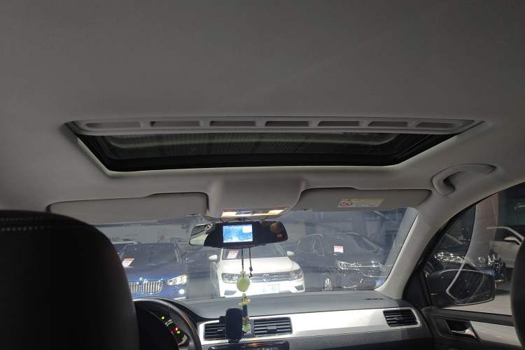 Used Skoda Rapid 2018 1.6L Automatic Comfort Edition Headliner