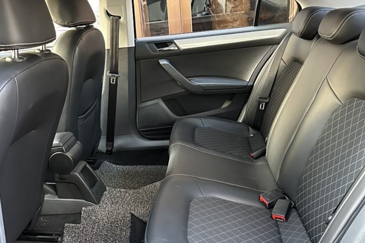 Used Skoda Rapid 2018 1.6L Manual Comfort Edition Interior 1