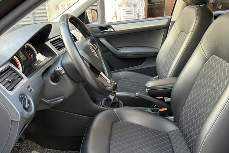 Used Skoda Rapid 2018 1.6L Manual Comfort Edition Interior 4