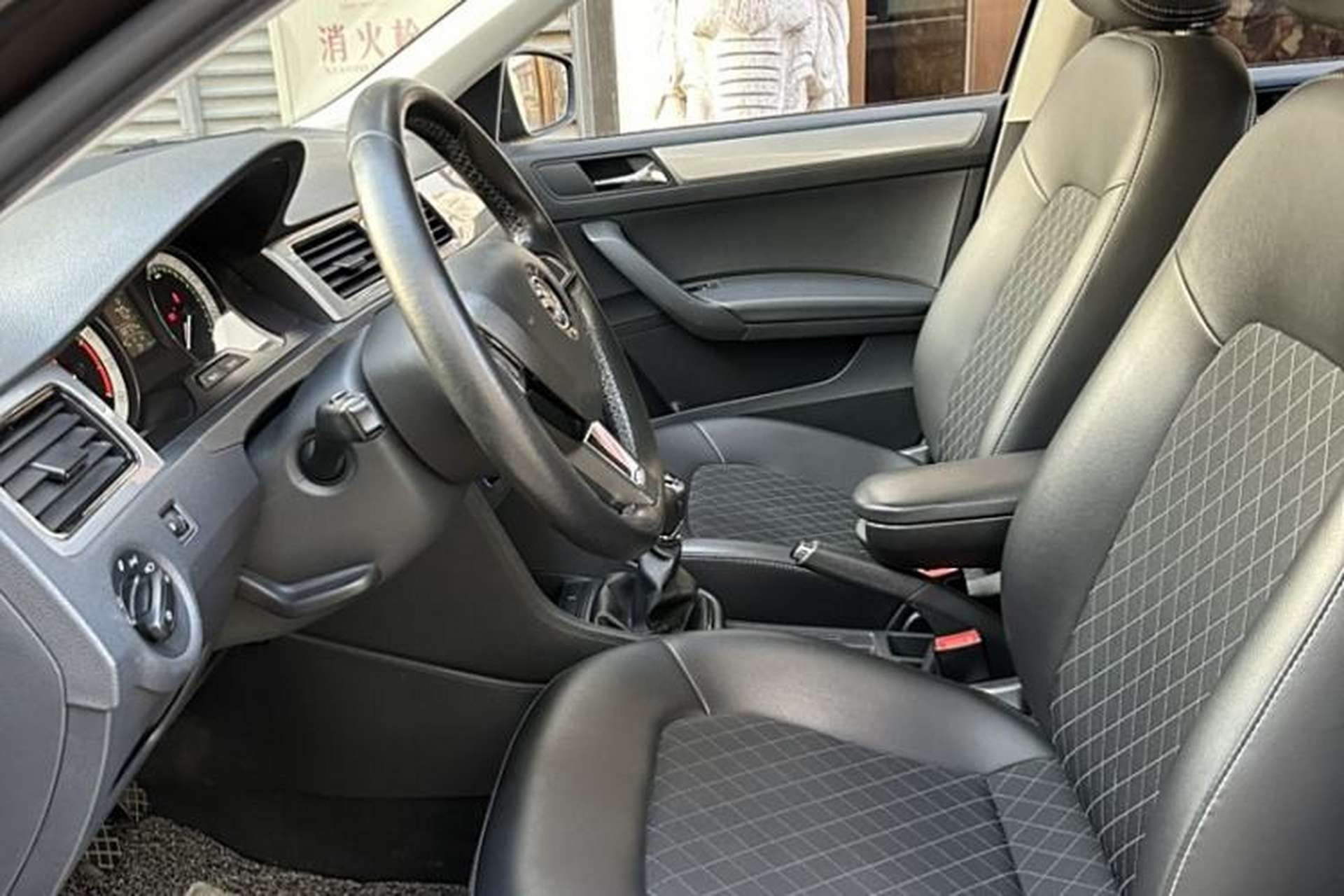 Used Skoda Rapid 2018 1.6L Manual Comfort Edition Interior 4