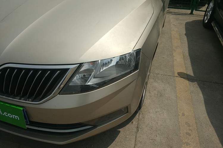 Used Skoda Rapid 2018 1.6L Automatic Comfort Edition Left Front Headlight