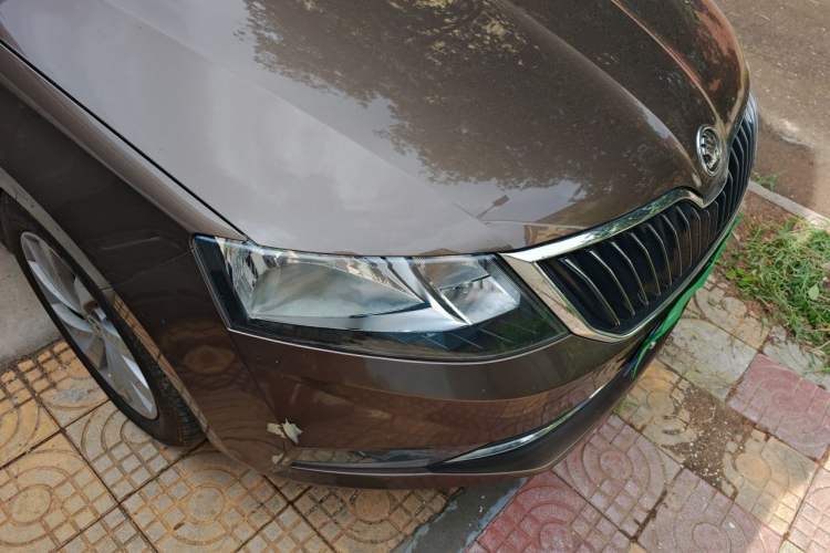 Used Skoda Rapid 2018 1.6L Automatic Comfort Edition Right Front Headlight
