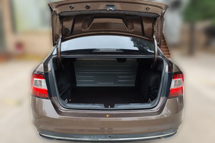 Used Skoda Rapid 2018 1.6L Automatic Comfort Edition Trunk