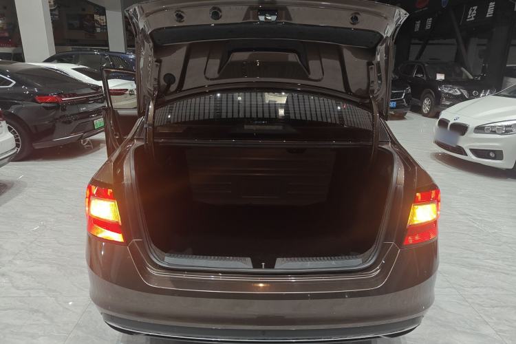 Used Skoda Rapid 2018 1.6L Automatic Comfort Edition Trunk