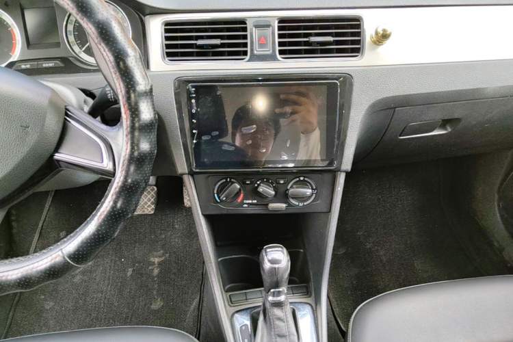 Used Skoda Rapid 2018 1.6L Automatic Comfort Edition Audio And AC Panel