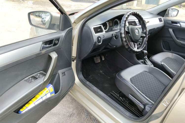 Used Skoda Rapid 2018 1.6L Automatic Comfort Edition Driver Seat