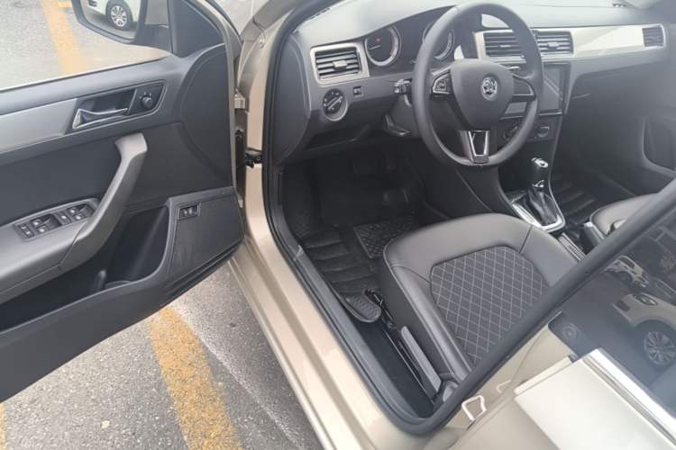 Used Skoda Rapid 2018 1.6L Automatic Comfort Edition Driver Seat