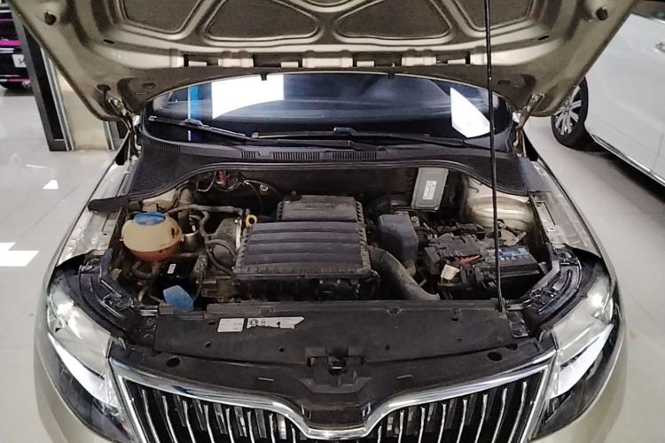 Used Skoda Rapid 2018 1.6L Automatic Comfort Edition Engine Bay