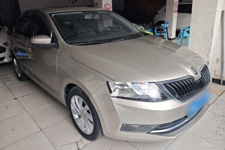 Used Skoda Rapid 2018 1.6L Automatic Comfort Edition Front Right 45 Deg