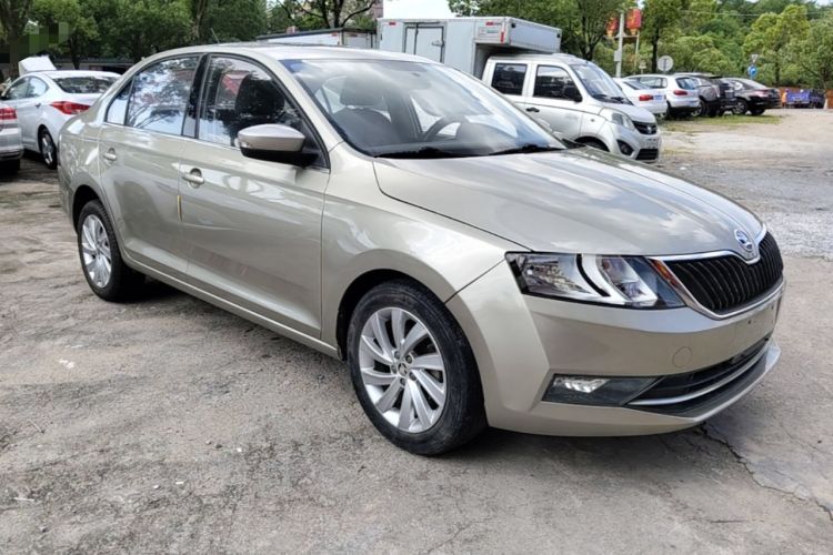 Used Skoda Rapid 2018 1.6L Automatic Comfort Edition Front Right 45 Deg