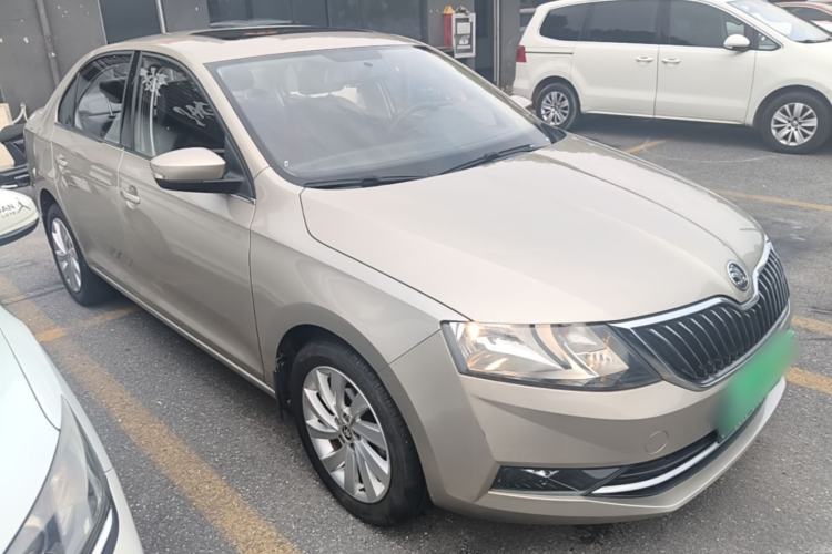 Used Skoda Rapid 2018 1.6L Automatic Comfort Edition Front Right 45 Deg