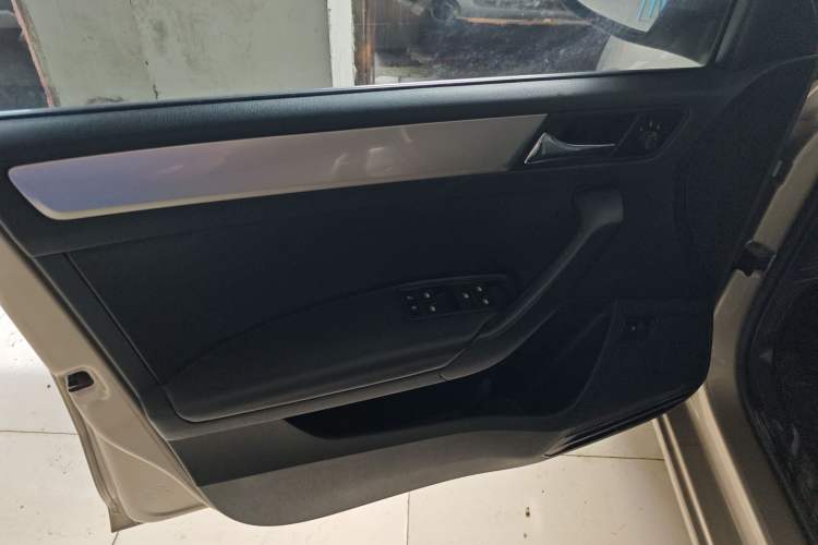 Used Skoda Rapid 2018 1.6L Automatic Comfort Edition Left Front Door Interior