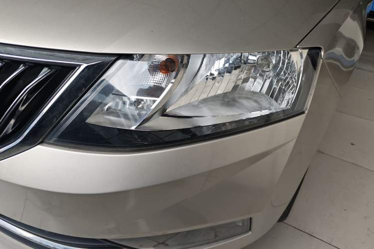 Used Skoda Rapid 2018 1.6L Automatic Comfort Edition Left Front Headlight