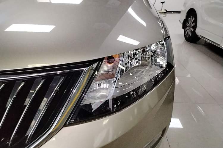 Used Skoda Rapid 2018 1.6L Automatic Comfort Edition Left Front Headlight