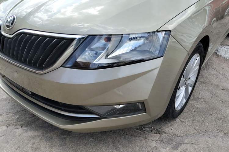 Used Skoda Rapid 2018 1.6L Automatic Comfort Edition Left Front Headlight