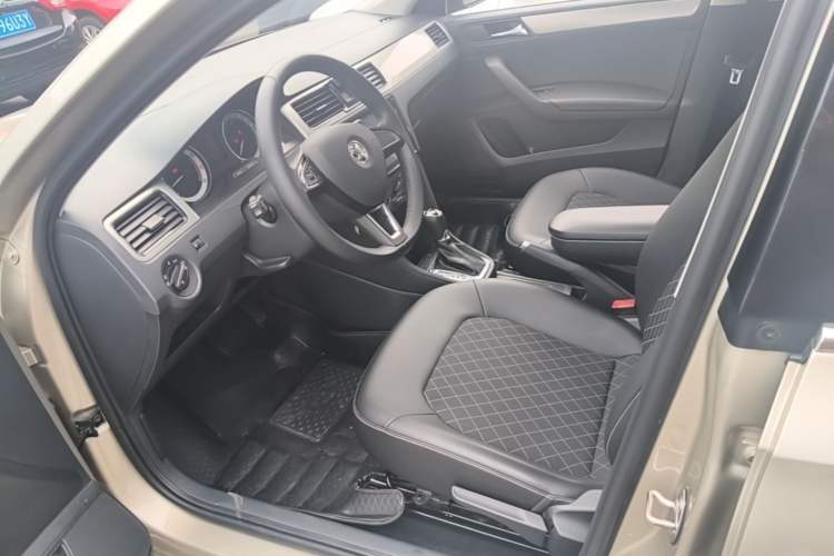 Used Skoda Rapid 2018 1.6L Automatic Comfort Edition Left Front Seat