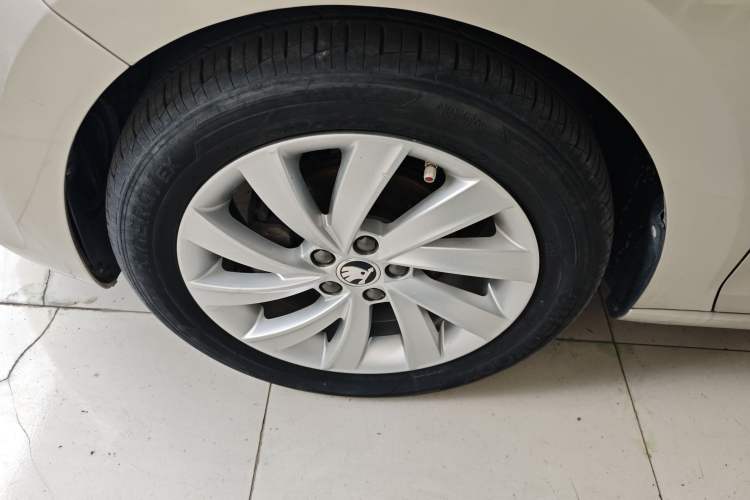 Used Skoda Rapid 2018 1.6L Automatic Comfort Edition Left Front Wheel Hub