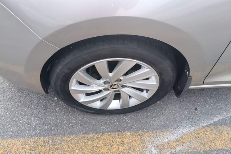 Used Skoda Rapid 2018 1.6L Automatic Comfort Edition Left Front Wheel Hub