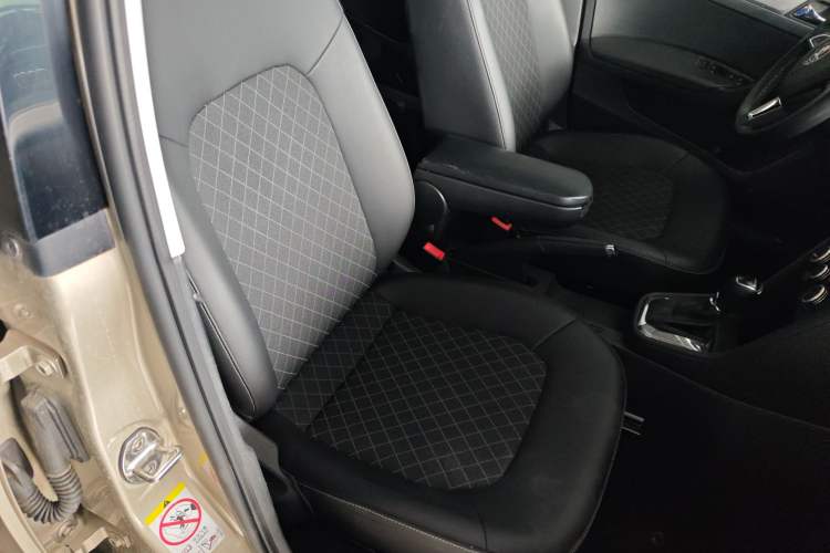 Used Skoda Rapid 2018 1.6L Automatic Comfort Edition Right Front Seat